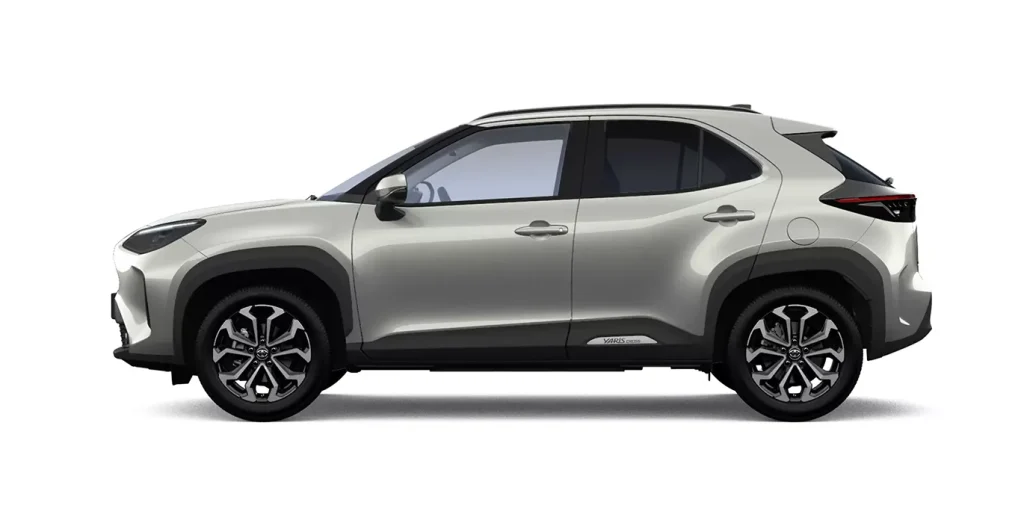 TOYOTA-Yaris-Cross-130H-e-CVT-5P-Active-lateral-gris-claro
